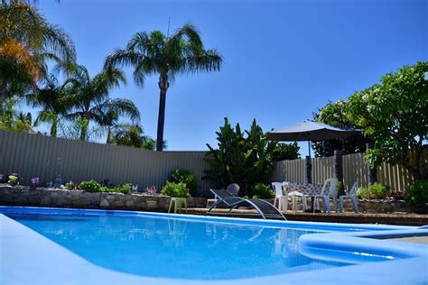 PALMS BED & BREAKFAST (Warwick) - B&B Reviews, Photos, Rate Comparison ...