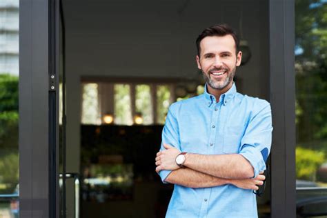 Business Owner Portrait 的图像结果