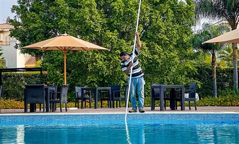 How to Clean Pool Tile Build Up 的图像结果