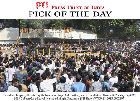 Fans bid farewell to music icon Zubeen Garg, sing songs at last rites ...