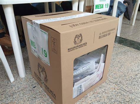 Colombia’s Presidential Race Intensifies as Top Candidates Surpass 1 ...