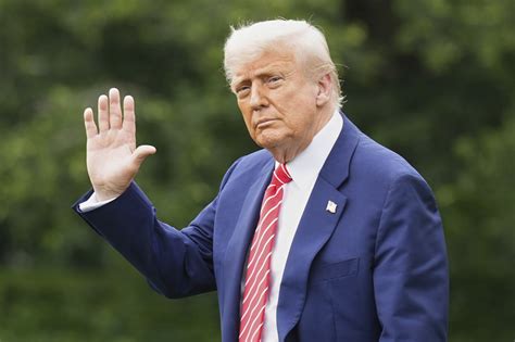New Federal Employees Must Now Write Essays Praising Trump's Policies ...