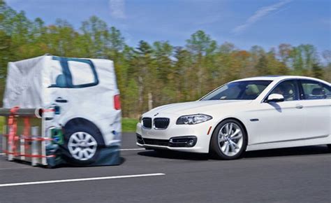 Ford Crash-Test IIHS 的图像结果