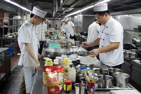 学生工作部、餐饮中心联合举办“燕园味道”毕业生烹饪沙龙