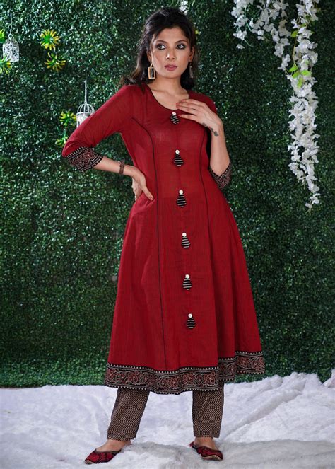 Simple Elegant Maroon Cotton kurta with Ajrak Border – Sujatra