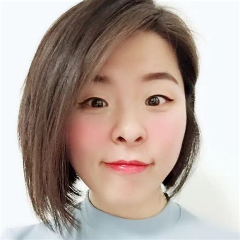 Julia - Chinese teacher - ₹1442/h