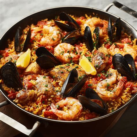 How to Make Spanish Paella with Chicken & Seafood – Mary Universe