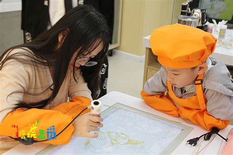 分享儿童手工乐园DIY店的绘画DIY活动现场_易控创业网