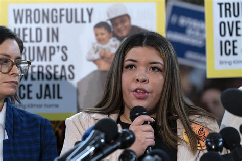 Dem senator flies to El Salvador to visit alleged gangbanger in prison ...