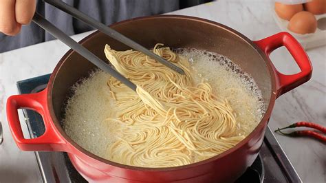 Non Sticky Noodles| खिले-खिले नूडल्स कैसे बनाएं| Noodles Banane Ka ...