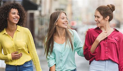 10 Obvious Yet Subtle Signs of a Jealous Friend - lifeberrys.com