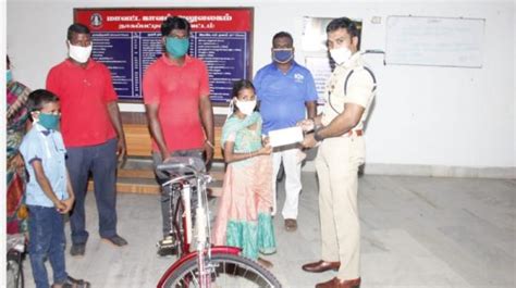 சைக்கிளுக்காகச் சேமித்த பணத்தை கரோனா நிவாரணமாகத் தந்த சிறுமிக்கு ...