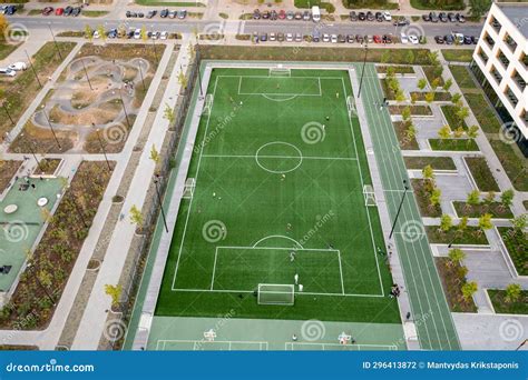 School Sports Field 的图像结果