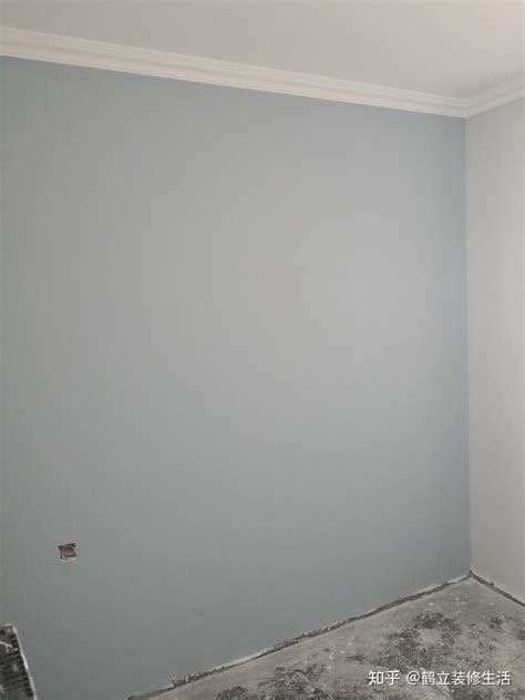 开发商装好的精装房，交房时，我家能直接在大白墙上刷乳胶漆吗？_装修
