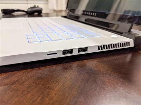 Alienware M15 R4 15.6 的图像结果