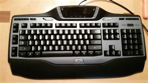 I've had this Logitech G15 keyboard for 8 years, I think I should clean ...