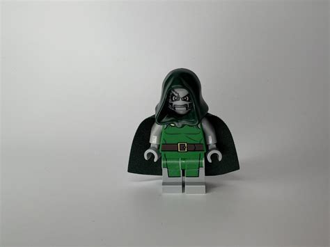 Authentic LEGO Dr Doom Minifigure Sh0052 Marvel Superheroes 76005 Daily ...