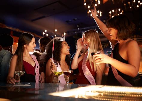 Hen Bar Crawl - Infinity Weekends