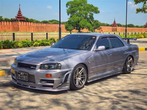 Nissan Skyline R34 - 4 Door