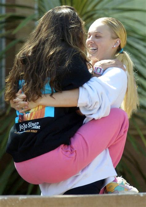 JOJO SIWA and AVERY CYRUS Out in Los Angeles 09/15/2022 – HawtCelebs