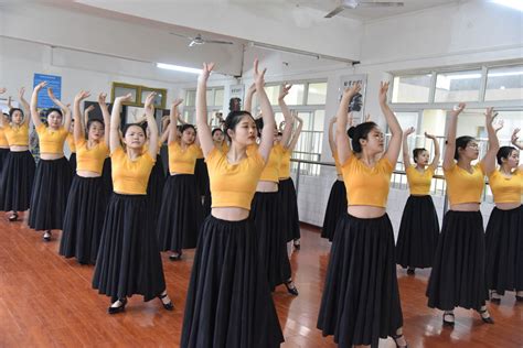 以考促练 强基提质丨重庆歌舞团舞蹈艺术中心2022年度专业考核 - 知乎