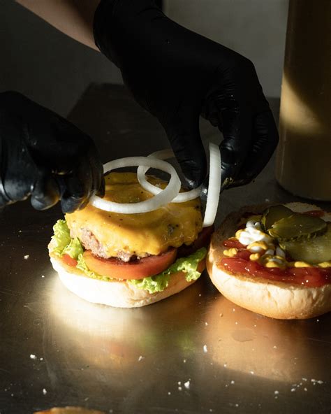 La Cabrona Lombok | can you ever go wrong with a calssic cheeseburger ...