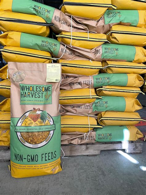 WholesomeHarvest Non-GMO Quail Layer Feed 26% - Premium 40 lb Food ...