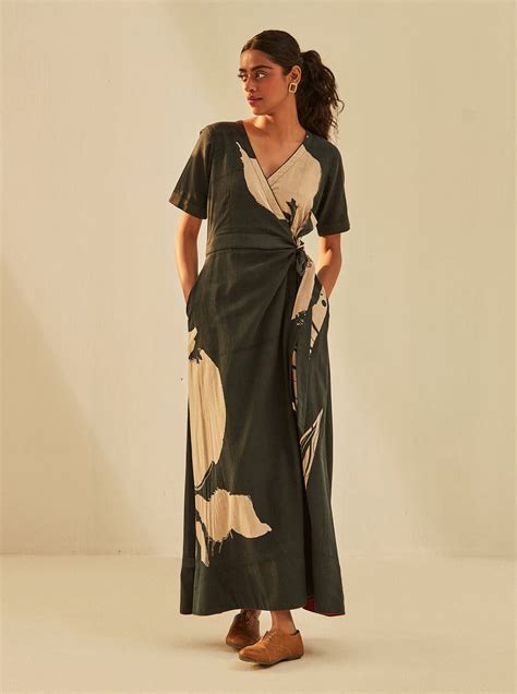 Bhutan – Shuffling Suitcases