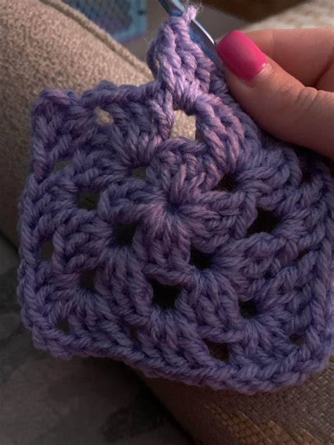 I want to make a "continuous" granny square blanket. With purple, then ...