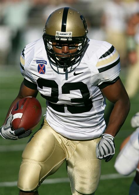 Football Player Running 的图像结果