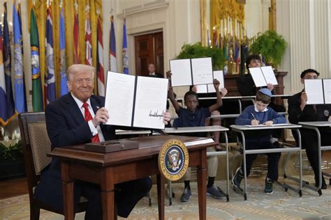 Trump signs executive order to dismantle Department of Education | EdSource