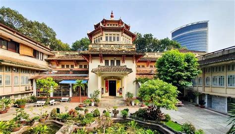 Ho Chi Minh Museum Tour With A Complete Guide For Your Trip