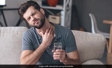 Health Tips: गले के दर्द और सूजन से छुटकारा पाने के लिए अपनाएं ये घरेलू ...