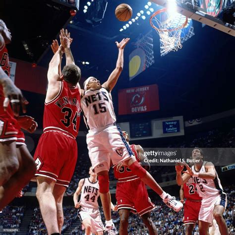Bill Wennington of the Chicago Bulls and Chris Gatling of the New ...