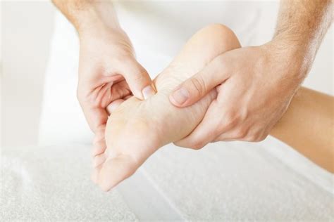 Causes of Pain in the Big Toe and Ball of the Foot | Livestrong.com