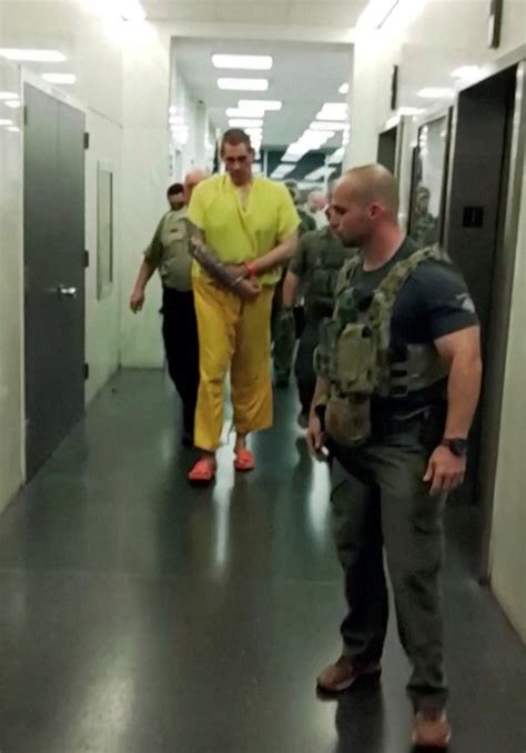 Escaped Alabama inmate planned for shootout with police, sheriff says ...