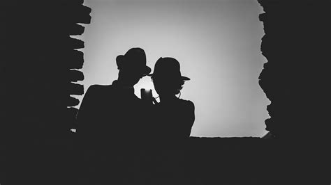 Wallpaper arch, couple, silhouettes, bw, sunset hd, picture, image