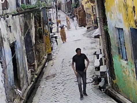 21 districts in UP affected by floods: Govt school collapses in Hapur ...