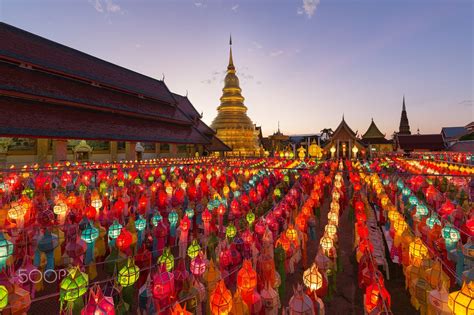 Yi Peng festival in Chiang Mai, Thailand - The Festival of Lights is ...
