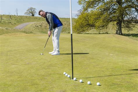 Golf Putting Tips Simple 的图像结果