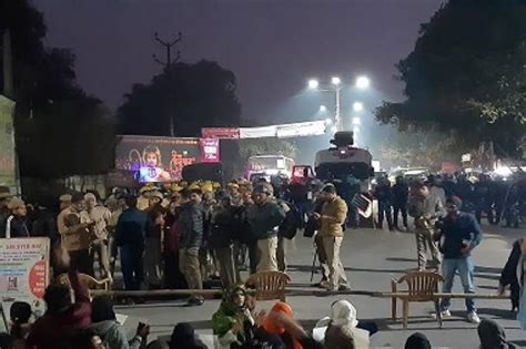 AMU Students Block Highway Demanding Release of Arrested Student - The Wire