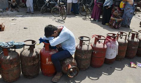 UP: 12 LPG distributors, 74 others booked for black marketing; 11 arrested