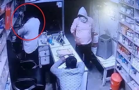 दुकान पर बाबा जी को माथा टेक रहे थे "सरदार जी"... मौके की तस्वीरें होश ...