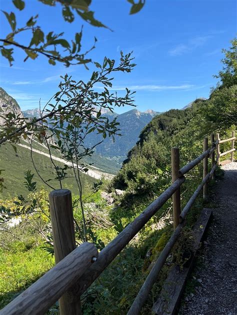 RIFUGIO FLAIBAN PACHERINI (Forni di Sopra) - Hostel Reviews & Photos ...