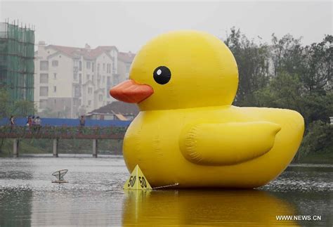 大黄鸭明来北京“旅游” 最新跟“鸭”攻略出炉 - 旅游资讯 - 看看旅游网 - 我想去旅游 | 旅游攻略 | 旅游计划