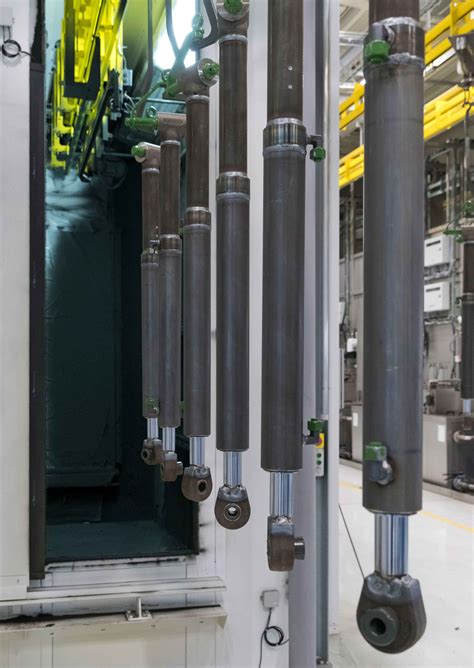 KMF: Electrostatic coating of hydraulic cylinders | References | WAGNER