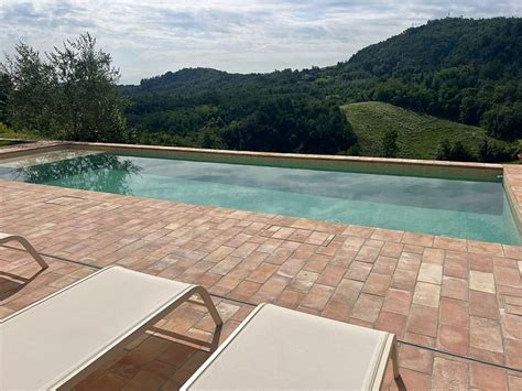 RELAIS DAL CAVALIERE (Moncalvo) - Hotel Reviews, Photos, Rate ...