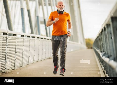 Old Person Running 的图像结果