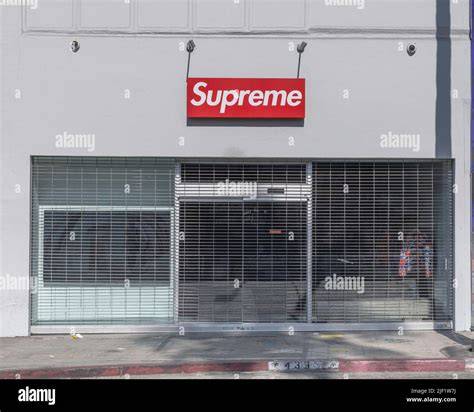 Supreme los angeles store hi-res stock photography and images - Alamy