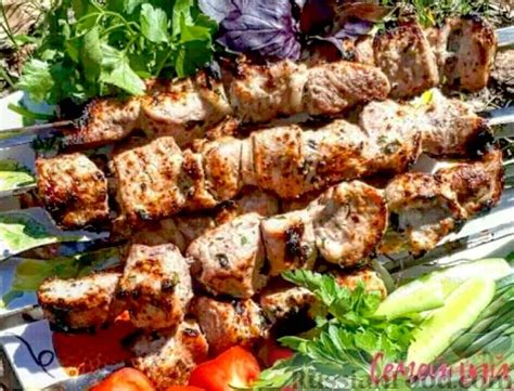 Рецепт: Маринад для шашлыка на кефире с луком и зеленью на RussianFood.com